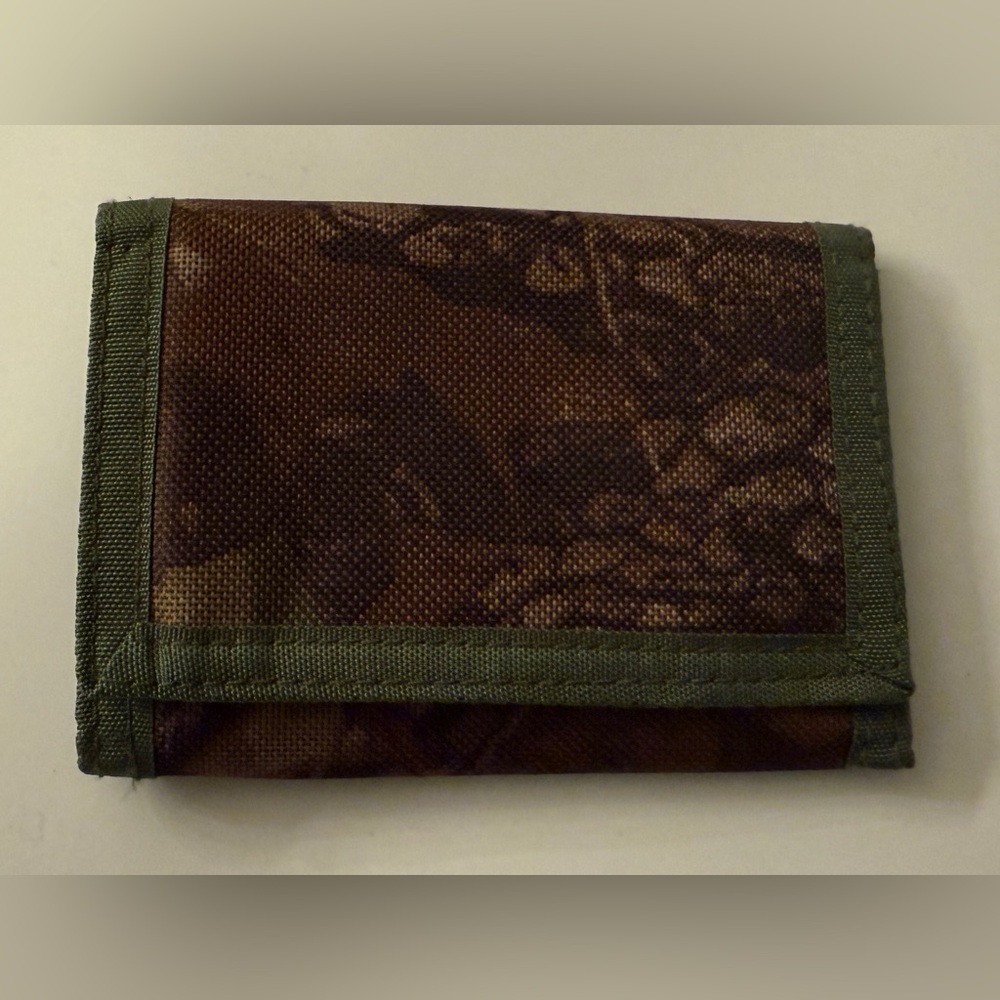 NWOT Men’s Camouflage Green/Brown Tri-Fold Wallet/ID Holder